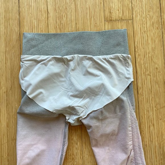 Women’s Gymshark Light Gray/Pink Ombre Seamless Leggings, Size M - Picture 10 of 12